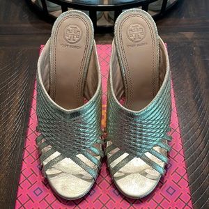 Tory Burch preloved Spark Gold Mules Brida 100MM Mules Size 8.5.
